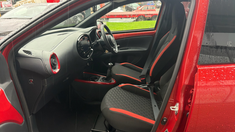 Toyota Aygo X 1.0 VVT-i Edge 5dr Petrol Hatchback